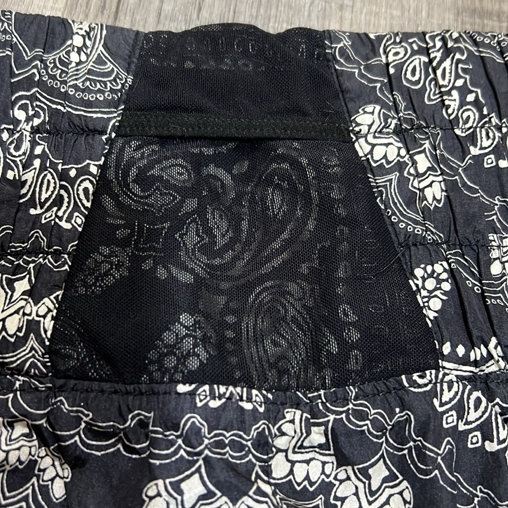 🛍️BOGO FREE FP Movement The Way Home Bandana Print Shorts size Small - Picture 8 of 8